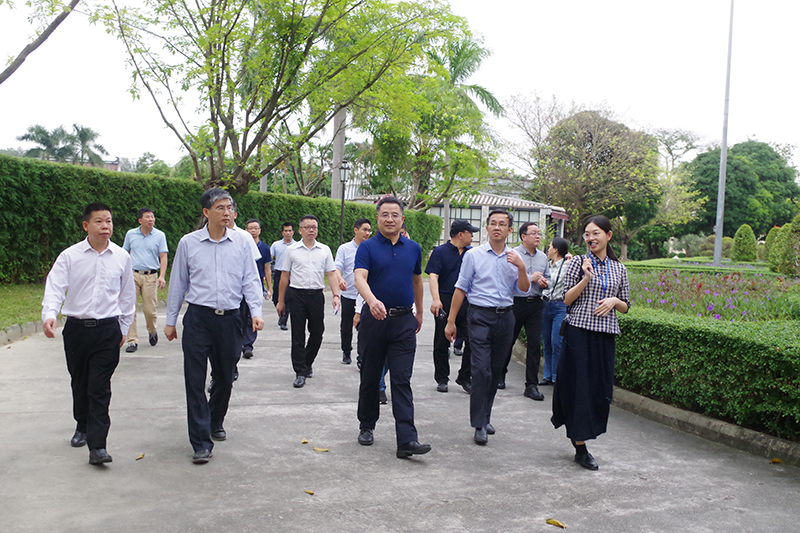 201021国家林业和草原局调研组到SG飞艇(中国)开奖记录查询站
考察让森林城市建设成果惠及千家万户 (1).jpg