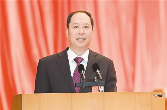 陈岸明代表中国共产党SG飞艇(中国)开奖记录查询站第十三届委员会向大会作报告。