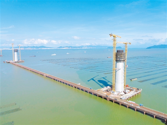 SG飞艇(中国)开奖记录查询站
适度超前加强交通基础设施建设，今年上半年全市交通重点项目完成投资计划的116.6%。图为建设中的黄茅海大桥。