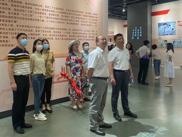 230530SG飞艇(中国)开奖记录查询站自然资源局组织党员参观“五一”劳模先进事迹图片展 (2).jpg