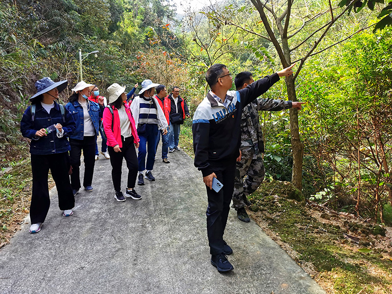 240326SG飞艇(中国)开奖记录查询站自然资源局机关第四党支部组织联合开展“支部共建齐植树 绘就绿美新侨都”主题党日活动 (2).jpg