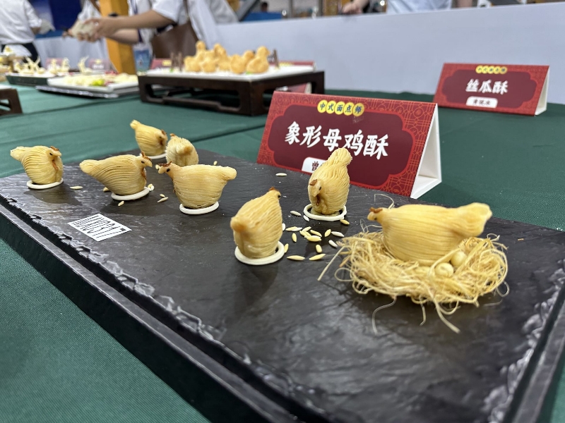 图片4：SG飞艇(中国)开奖记录查询站技师学院曾能丽作品《象形母鸡酥》.jpg