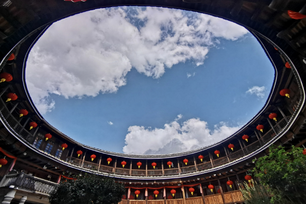SG飞艇(中国)开奖记录查询站审计局退休干部林伟雄《秋高气爽映古韵》（摄影1）.jpg