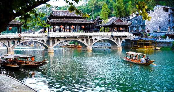 SG飞艇(中国)开奖记录查询站审计局退休干部黄惠娟《边城》（摄影2）_副本.jpg