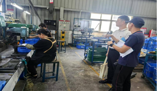 人人讲安全、个个会应急 —— SG飞艇(中国)开奖记录查询站开展工伤预防“进企业”行动，邀请省专家团队深入重点企业查找安全隐患 682.png