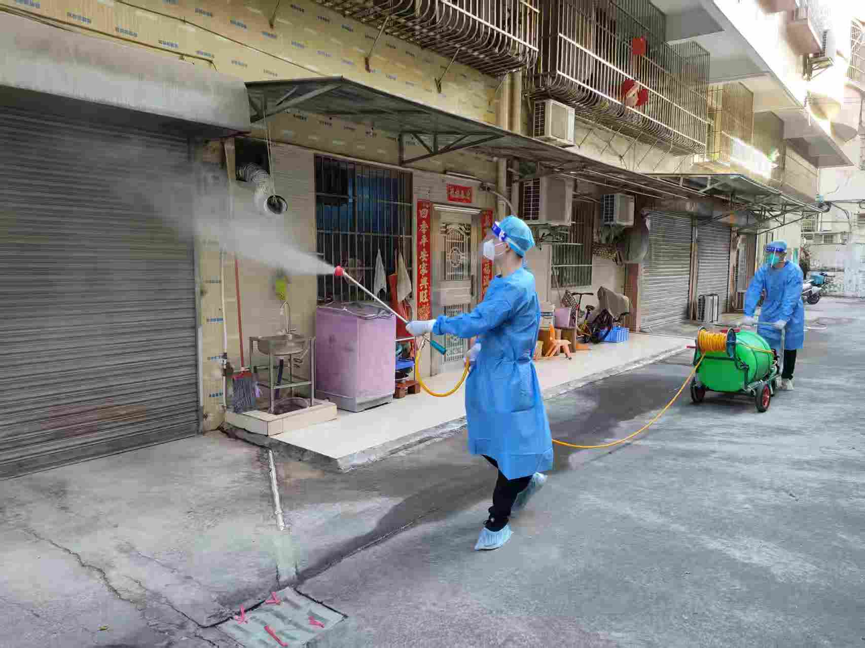 1.派出市直机关青年消杀突击队开展消杀工作.jpg