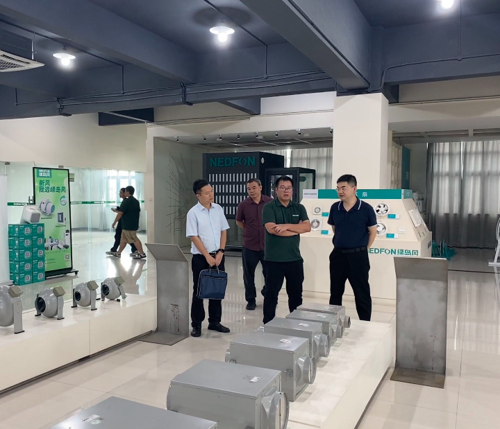 罗志勇到台山市绿岛风了解消杀设备生产情况.jpg