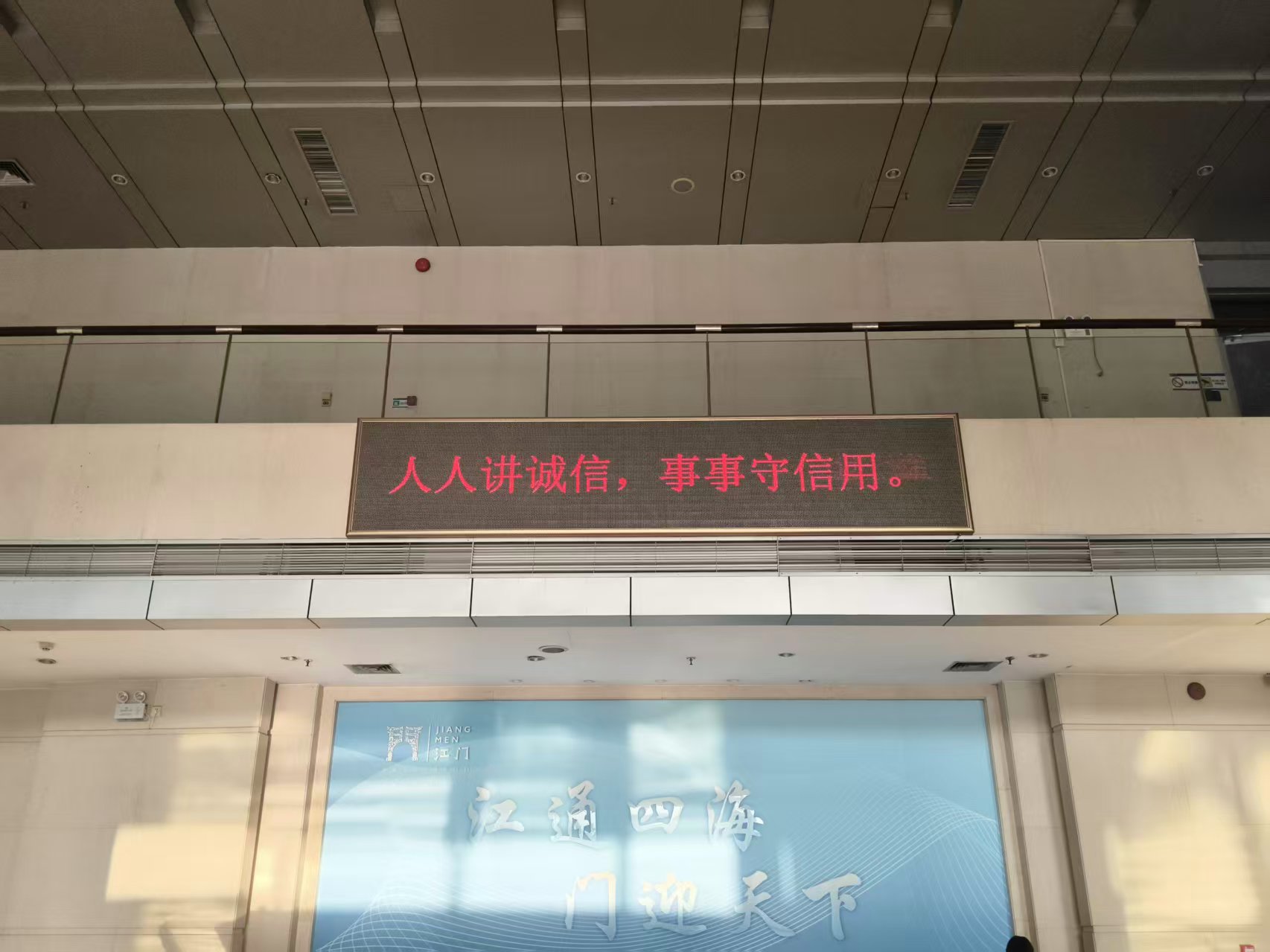 5fa8dcbf59a69f373b3405e8889c3f2.jpg
