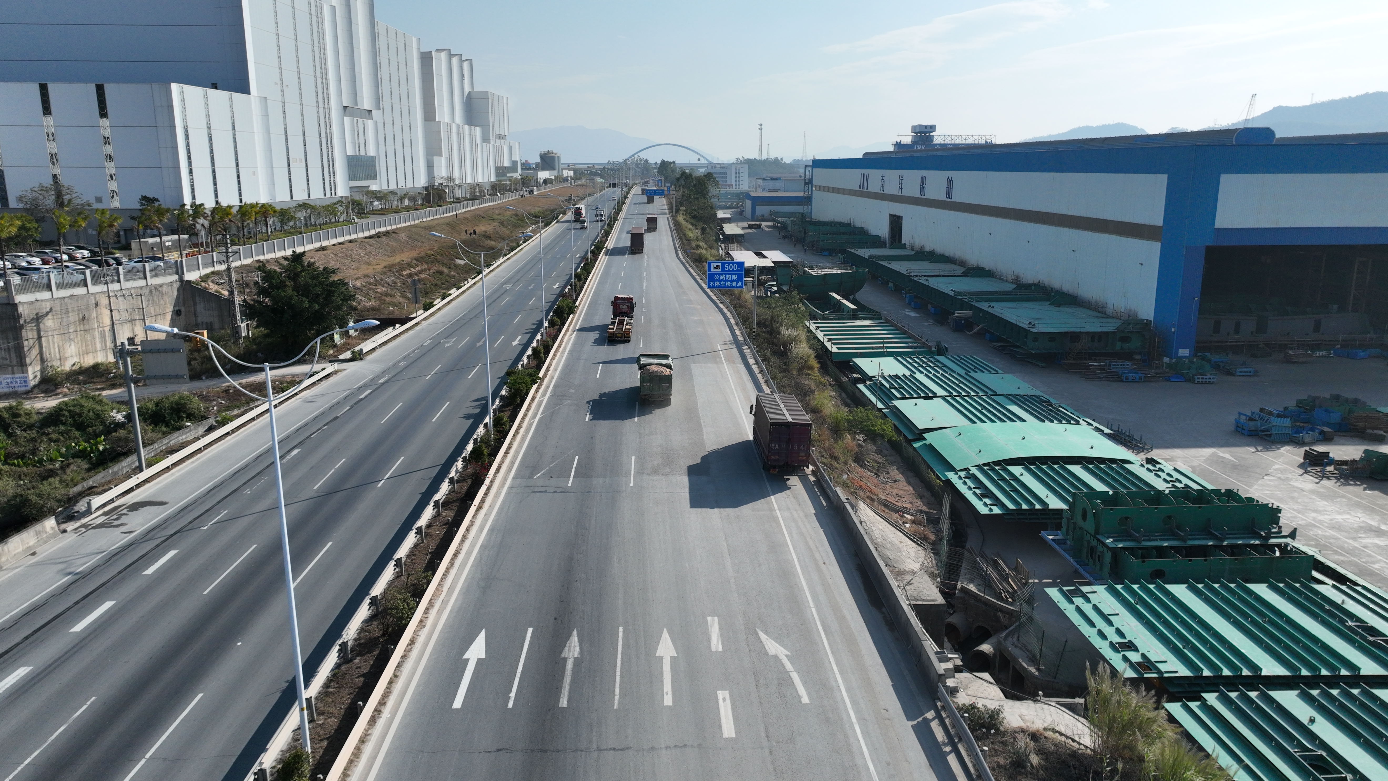 G228线红关路段路面施工后.jpg
