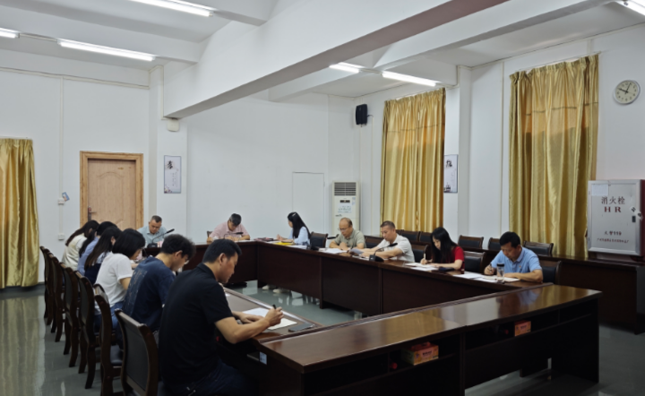 市土地储备中心党支部召开树立和践行正确政绩观专题学习大会