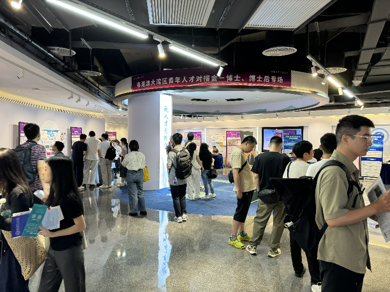 招聘现场1.png