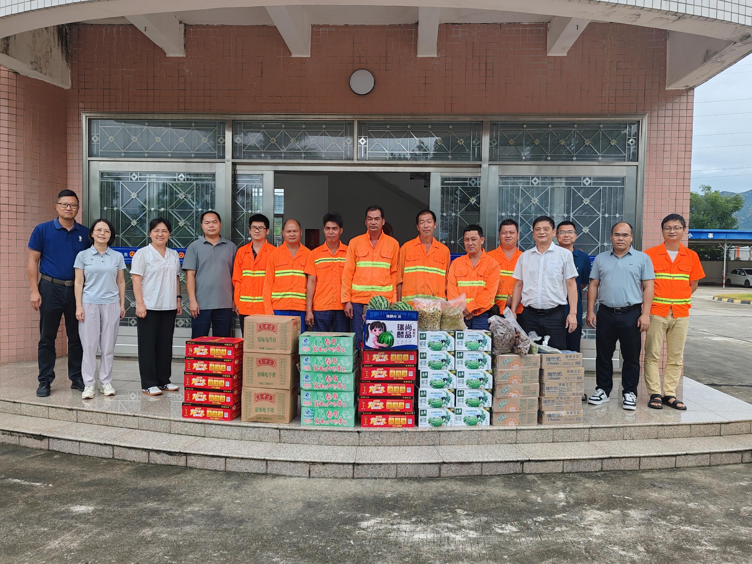 夏日送清凉 关爱沁人心——市公路事务中心开展“送清凉”慰问活动