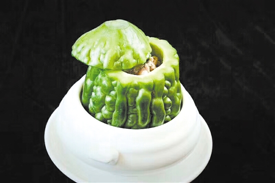 排骨黄豆凉瓜汤。 排骨黄豆凉瓜汤。