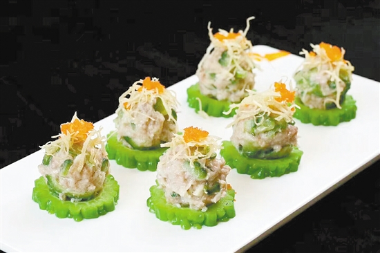 凉瓜蒸肉丸。 凉瓜蒸肉丸。