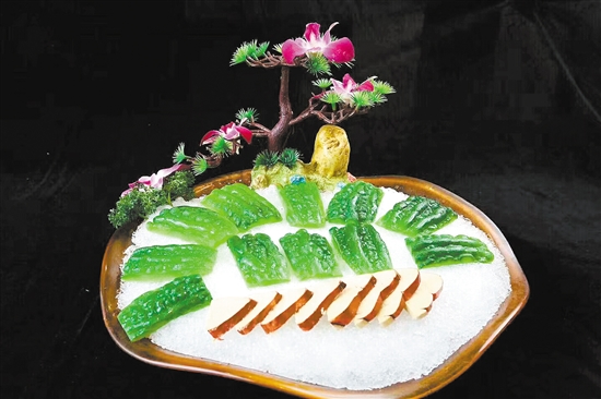 法国鹅肝拼凉瓜。 法国鹅肝拼凉瓜。