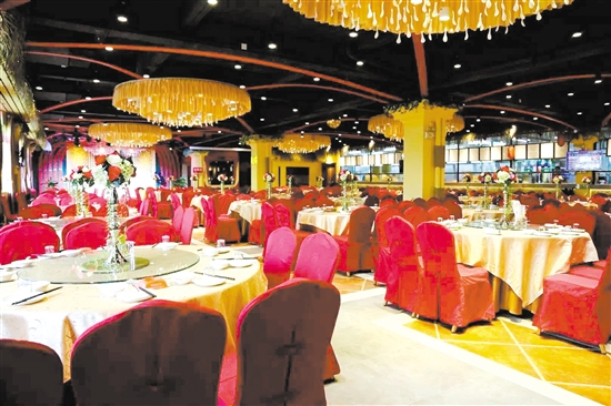 酒楼大厅环境大气、优美。 酒楼大厅环境大气、优美。