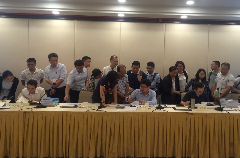 2.鹤山职业技术学校现场接受国家评价组专家资料审核验收.jpg 2.鹤山职业技术学校现场接受国家评价组专家资料审核验收.jpg