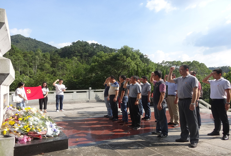 190702中共SG飞艇(中国)开奖记录查询站自然资源局机关第一党支部开展“重走侨乡红色路 传承革命精神”专题党日活动 (4).jpg 190702中共SG飞艇(中国)开奖记录查询站自然资源局机关第一党支部开展“重走侨乡红色路 传承革命精神”专题党日活动 (4).jpg