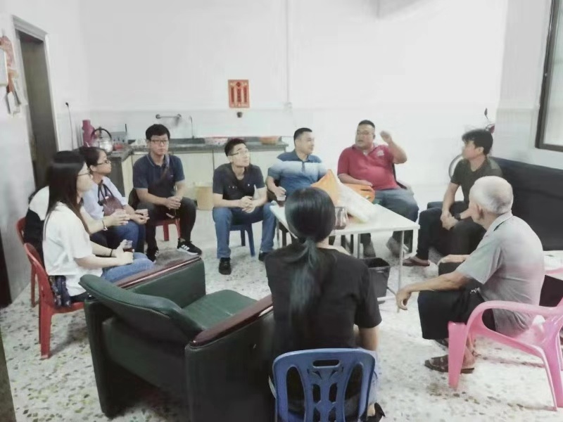 190917市自然资源局机关第四党支部扶贫助学恩平市大湾村困难学生和家庭 (2).jpg