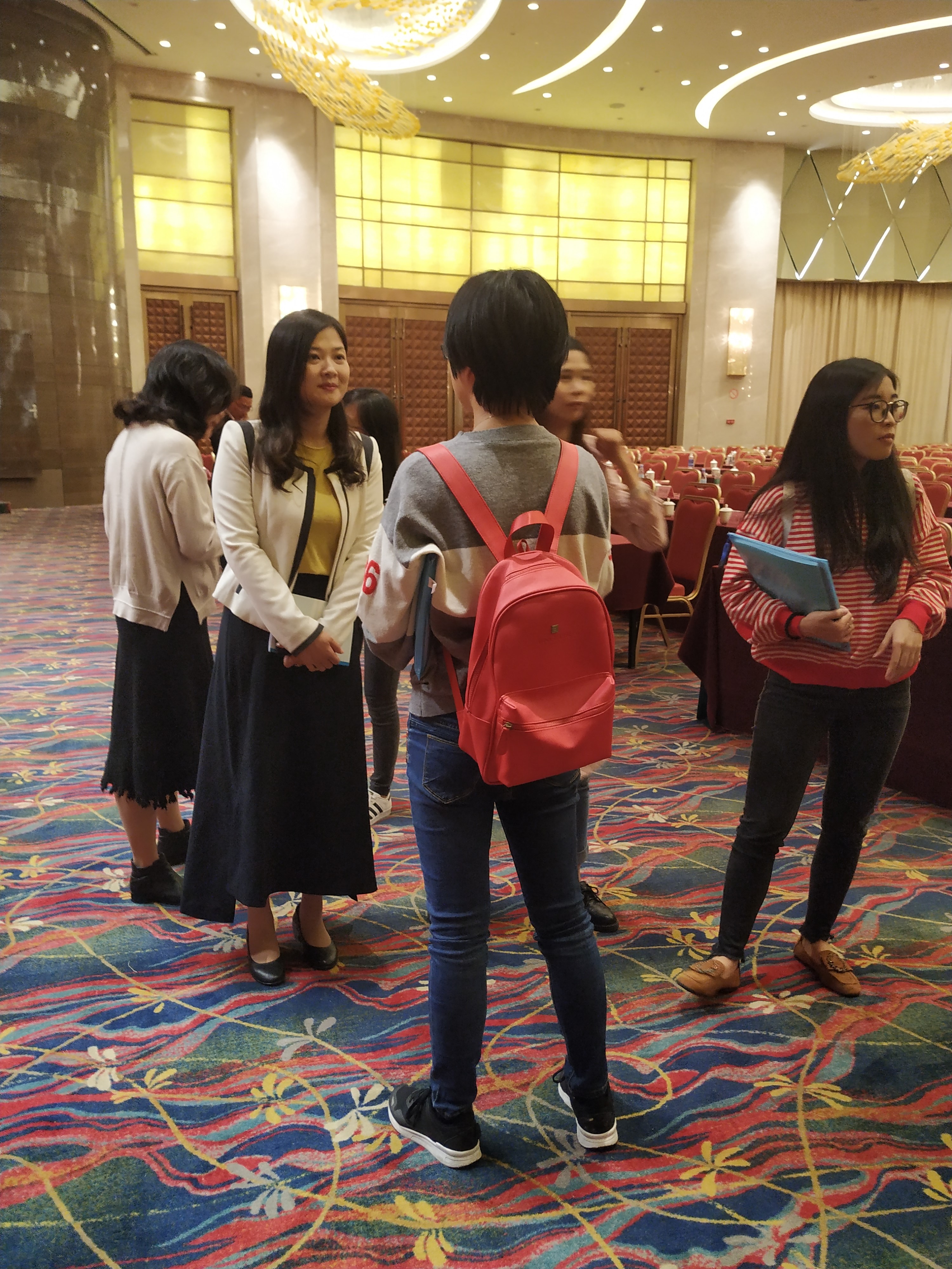 现场交流.jpg 现场交流.jpg