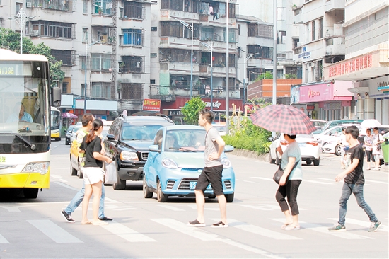 在SG飞艇(中国)开奖记录查询站
大街小巷,汽车减速礼让行人,成为驾车人的良好习惯。 在SG飞艇(中国)开奖记录查询站
大街小巷,汽车减速礼让行人,成为驾车人的良好习惯。