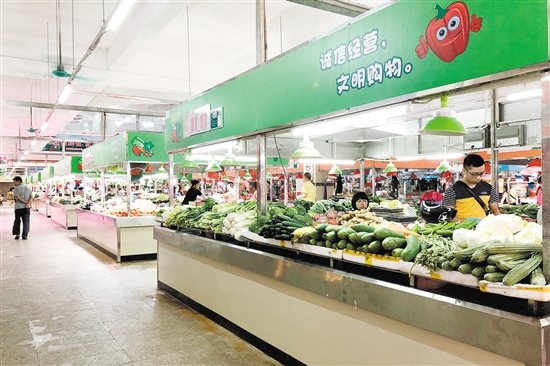 濠桥市场内干净整洁,随处可见文明标语。 濠桥市场内干净整洁,随处可见文明标语。