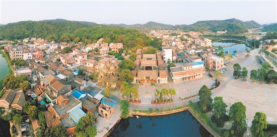 良溪村是蓬江区远近闻名的村子,很多游客前来一睹它的“芳容”。 良溪村是蓬江区远近闻名的村子,很多游客前来一睹它的“芳容”。