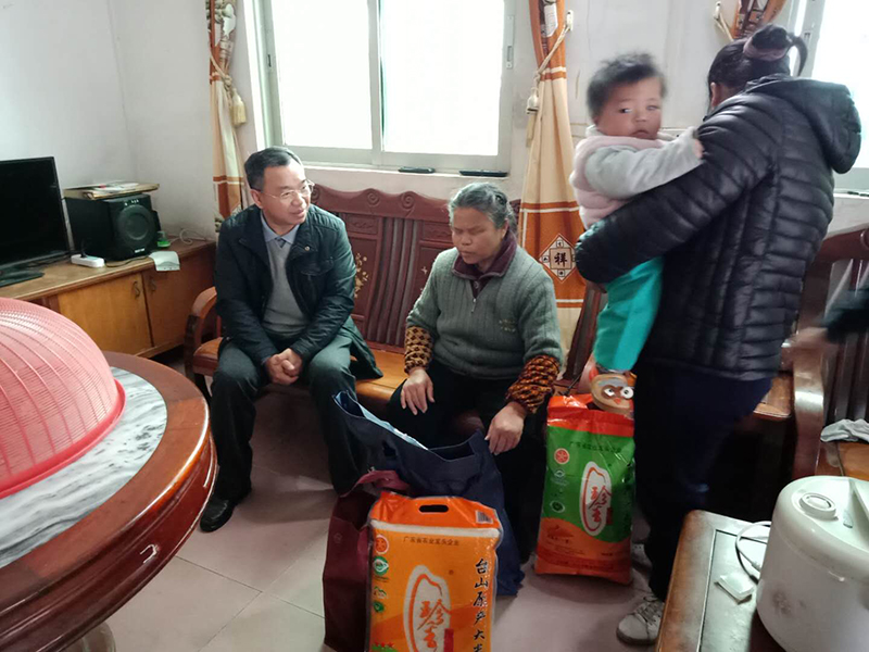 190115岁末寒冬访贫助困,结对帮扶驱寒送暖 (2).jpg