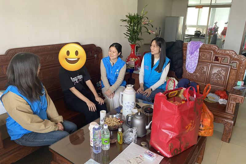 新春慰问暖人心 关爱学子助成长