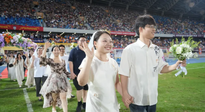 粤超江门主场一场“球”婚，全城甜蜜
